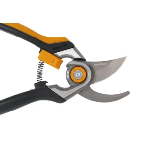 Forged Pruner with Replaceable Blade